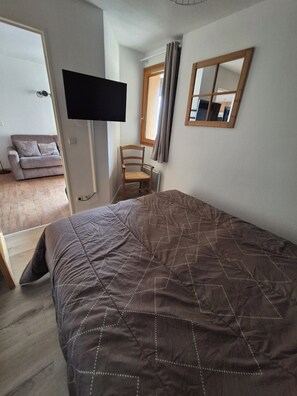 1 bedroom, iron/ironing board, free WiFi, bed sheets - Apartment in the heart of the resort with a beautiful view, swimming pool and parking. (Orcières)