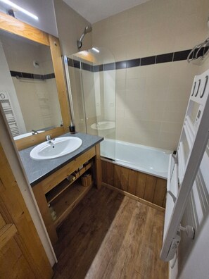 Hair dryer, towels - Apartment in the heart of the resort with a beautiful view, swimming pool and parking. (Orcières)