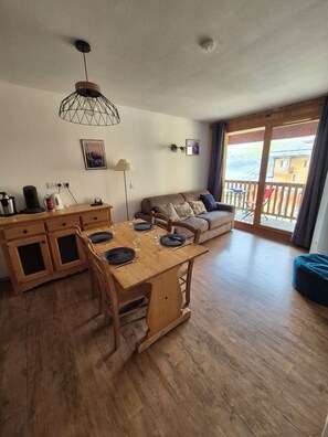 Interior - Apartment in the heart of the resort with a beautiful view, swimming pool and parking. (Orcières)