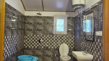 Comfort Studio, Balcony, Valley View | Bathroom | Shower, soap, toilet paper