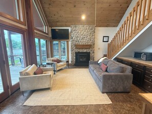 Smart TV, fireplace