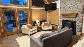 Smart TV, fireplace