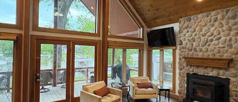 Smart TV, fireplace