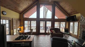 TV connectée, cheminée