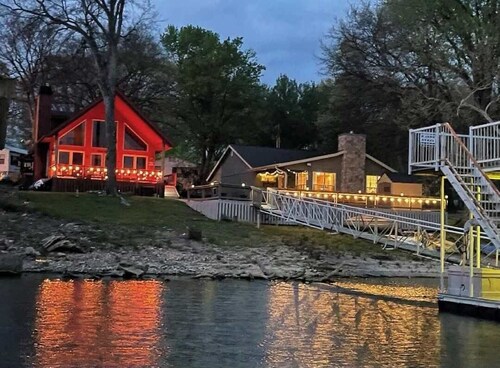 Lakefront A-frame cabin with Dock access