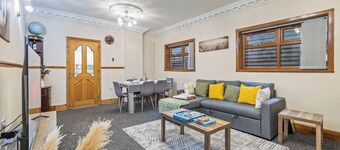 Large 4BR Home | Sleeps 11 | Near City Centre in Birmingham Free Parking