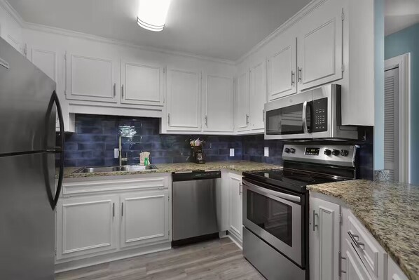 Fridge, microwave, stovetop, dishwasher