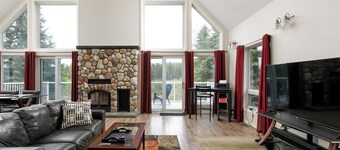 Idabel Lake escape , nestled in the mountains near big white