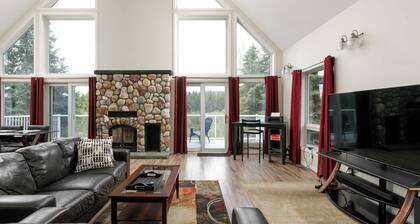 Idabel Lake escape , nestled in the mountains near big white