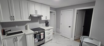 Walk to the Falls! 2BR Modern Home Base + Free Parking & Laundry