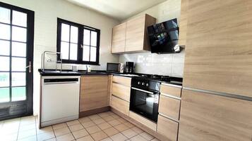 Réfrigérateur, micro-ondes, four, lave-vaisselle