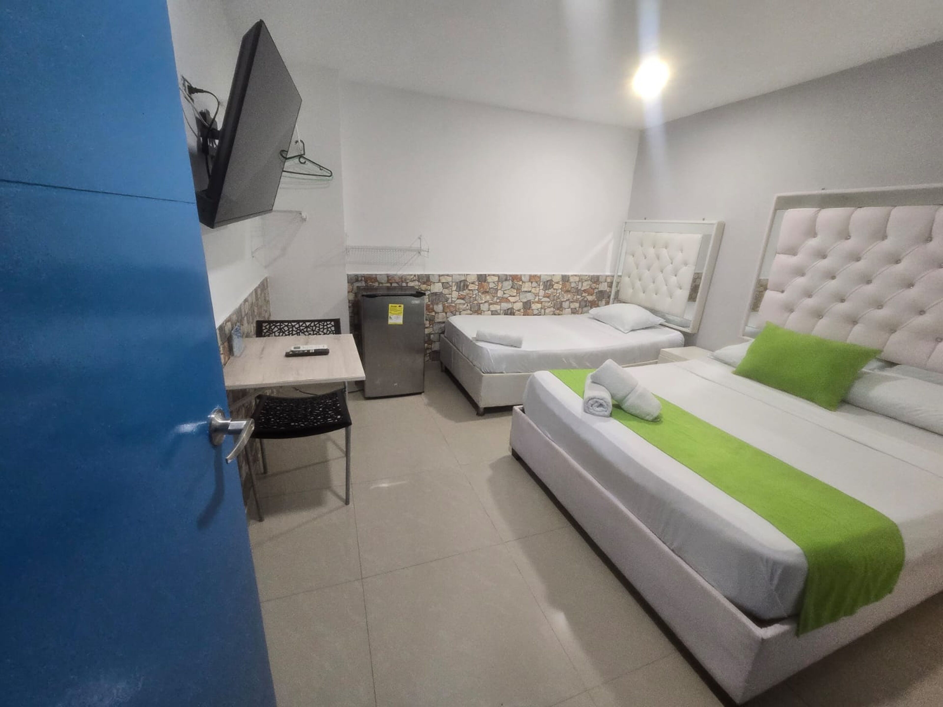 Basic Triple Room | Iron/ironing board, free WiFi, bed sheets