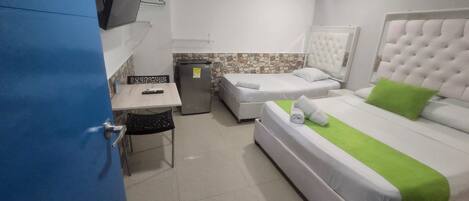 Basic Triple Room | Iron/ironing board, free WiFi, bed sheets