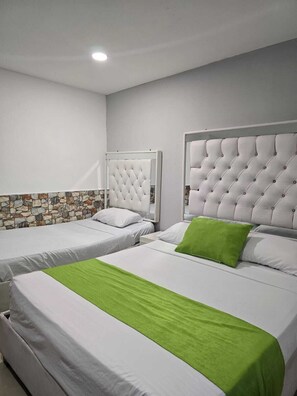 Basic Triple Room | Iron/ironing board, free WiFi, bed sheets - HABITACION CASA BELLAMARE 5 (Cartagena)