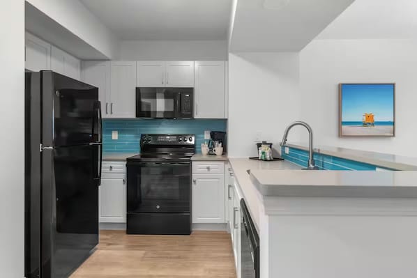 Fridge, microwave, stovetop, dishwasher