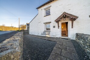 Exterior - Chase Cottage -  Two bedrooms with patio garden (Bowland Bridge)