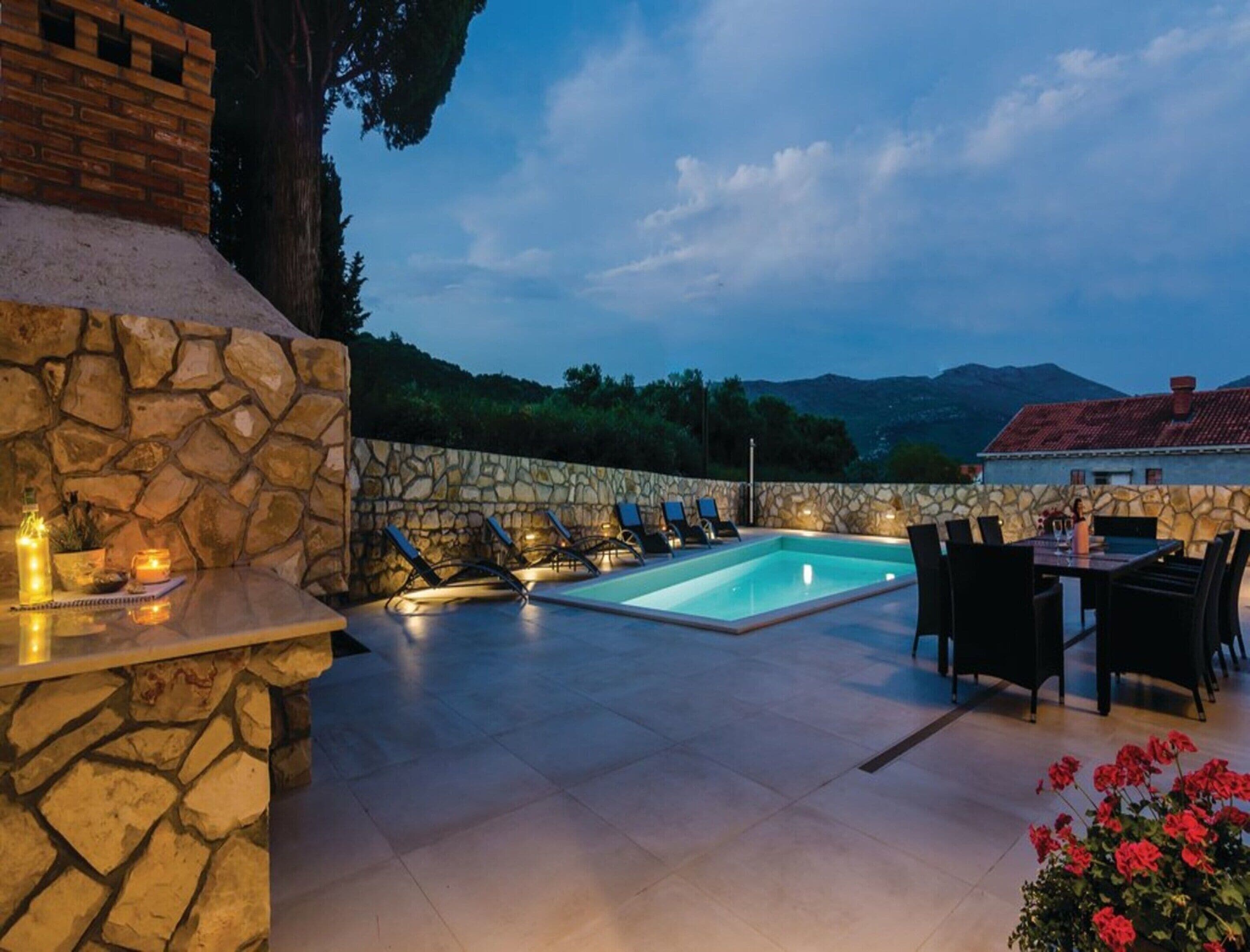 Villa | Piscine | Piscine intérieure, piscine extérieure