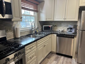 Mikrowelle, Ofen, Herdplatte, Geschirrspüler