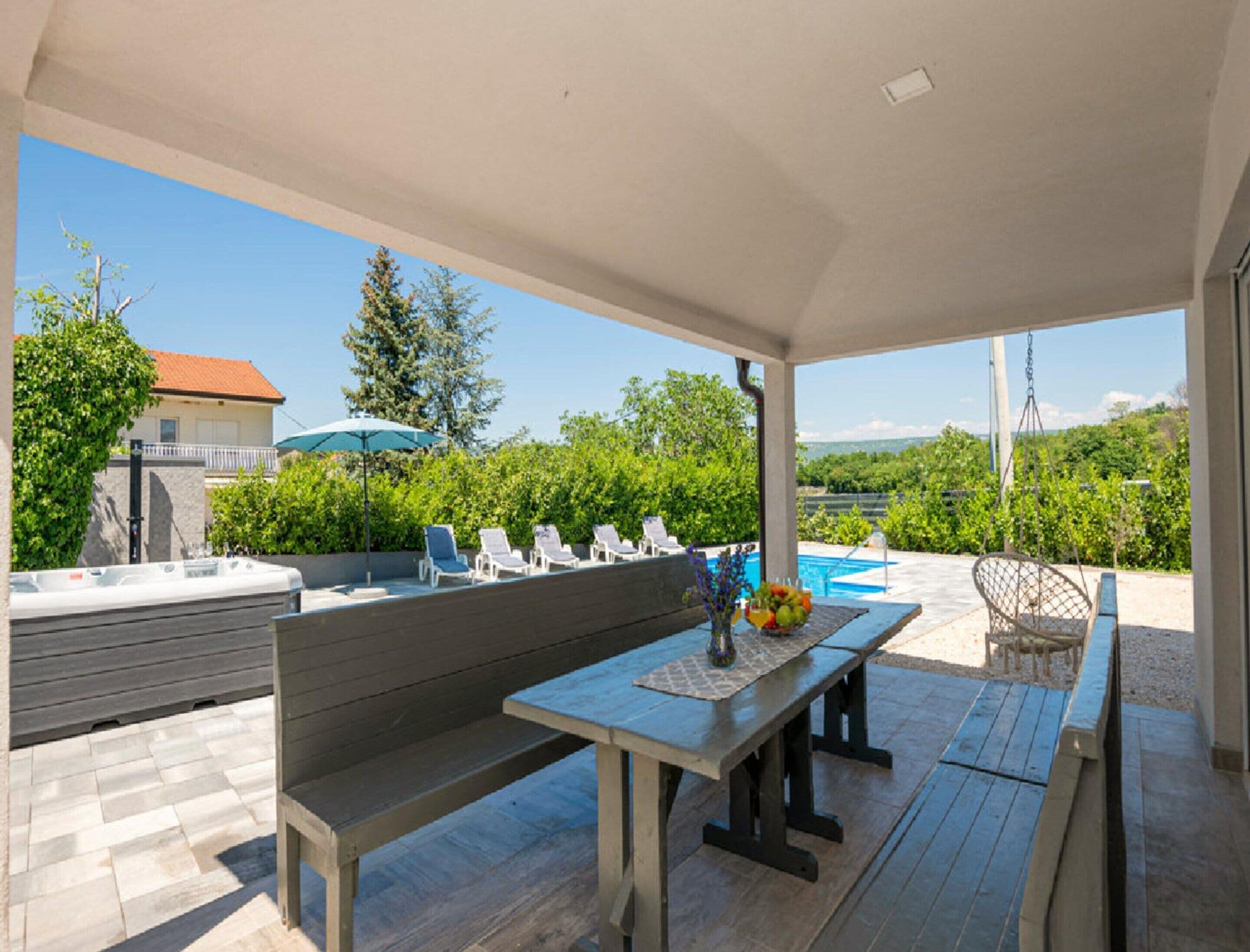 Villa | Balcony