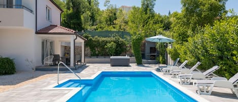 Villa | Pool | Indoor pool, outdoor pool