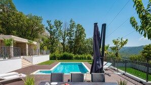Unclassified image, 4 of 45, button - Villa Florinda With Pool Near Split (Split)