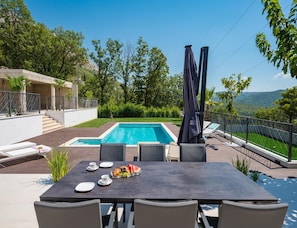 Villa | Balcony - Villa Florinda With Pool Near Split (Split)
