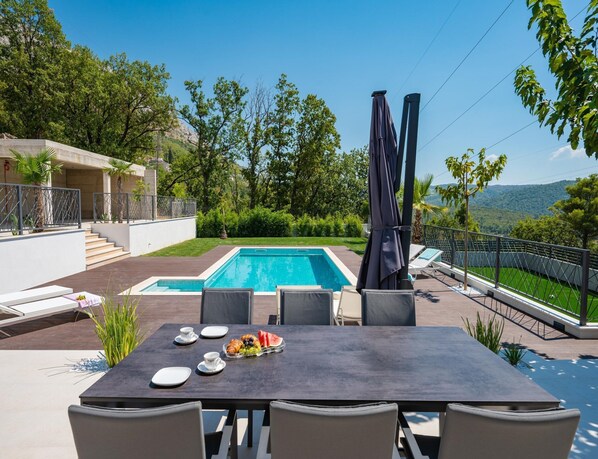 Villa | Balcony