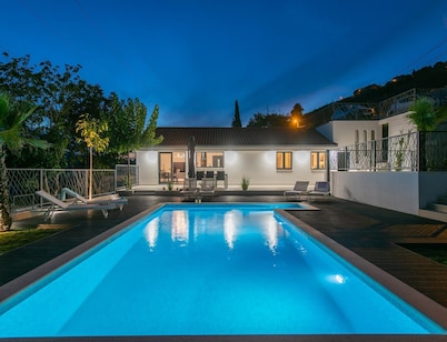 Villa Florinda With Pool Near Split
