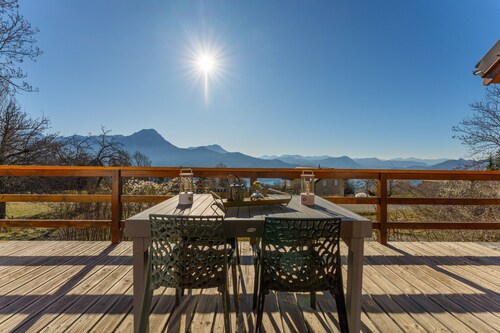 Chalet le Saint-Apo on the heights of Lac de Serre-Ponçon