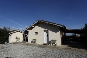Front of property - GITE LE GRAND LANDAIS (Clermont)