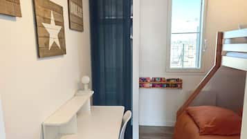 Comfort House | Blackout drapes, soundproofing, iron/ironing board, free WiFi