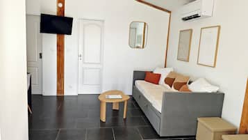 Comfort House | Living area | Flat-screen TV, toys