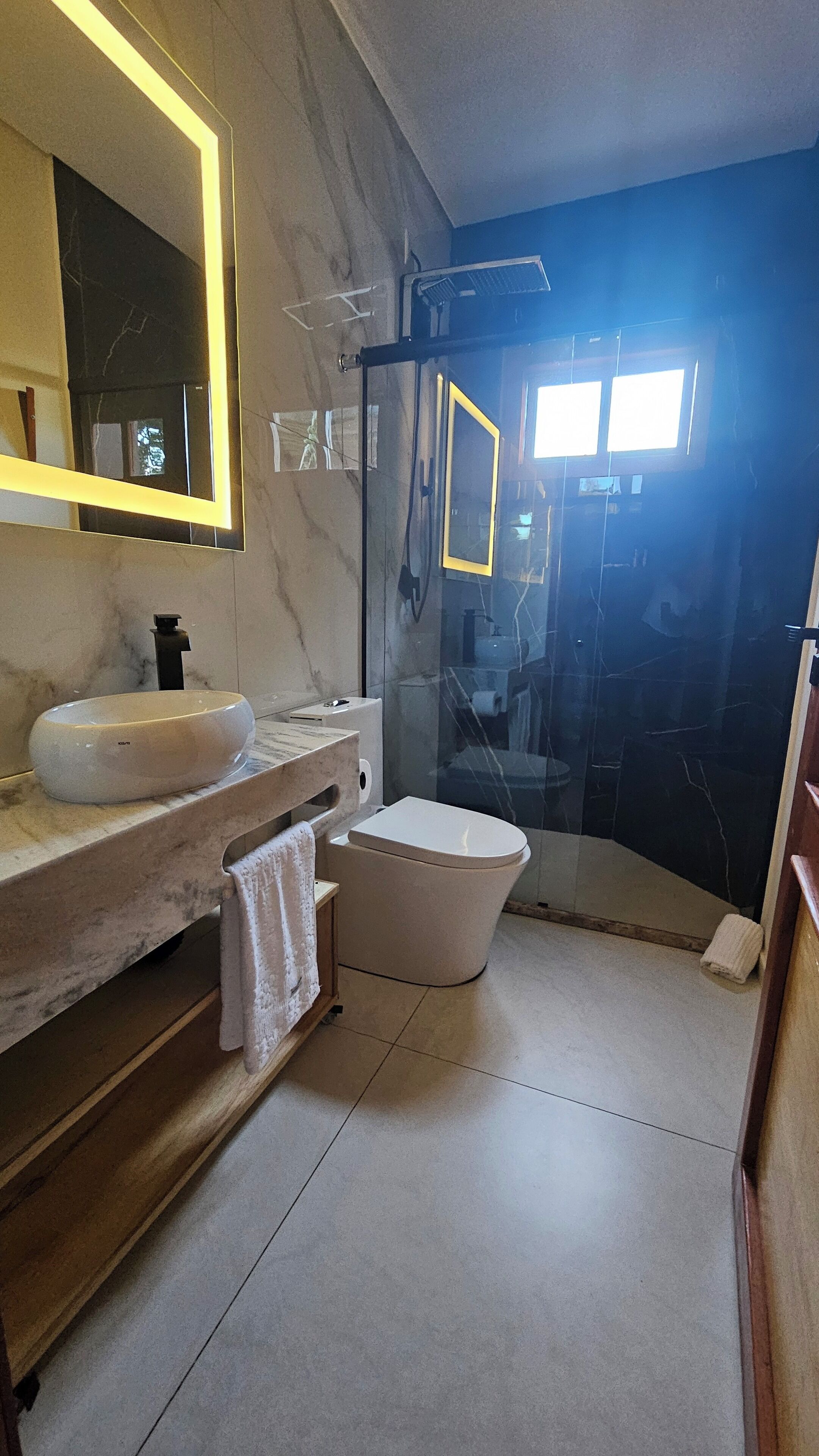 Dusche, Haartrockner, Bidet, Handtücher