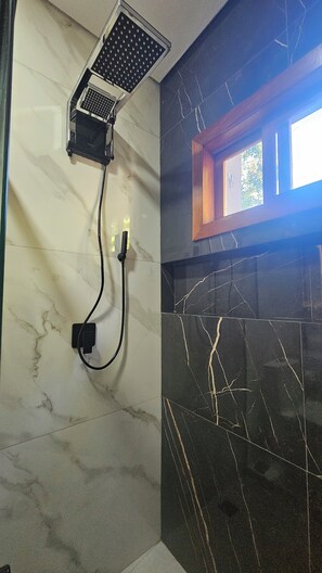 Shower, hair dryer, bidet, towels