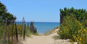 Beach - Vacation home with pool and within walking distance to the sea (Pachino)