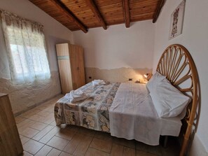 2 bedrooms, iron/ironing board, WiFi, bed sheets - Vacation home with pool and within walking distance to the sea (Pachino)