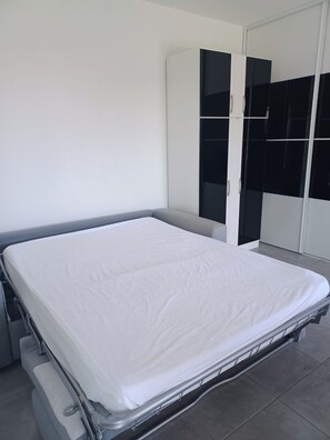 Iron/ironing board, free WiFi - Studio with balcony and superb view (Bellerive-sur-Allier)
