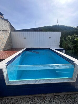 Outdoor pool - Cozy and charming house 300 meters from Indaiá Beach, in Bertioga. (Bertioga)