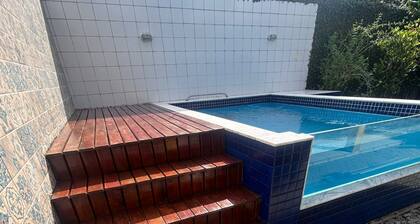 Cozy and charming house 300 meters from Indaiá Beach, in Bertioga.