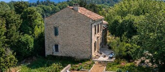 Charming Provencal farmhouse with swimming pool and jacuzzi  sleeps up to 8 🌿☀️