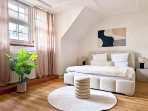 Iron/ironing board, Internet, bed sheets - Stylish maisonette with terrace in the heart of Basel's old town (Basel)