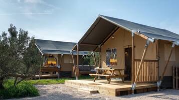 Cabin | Exterior