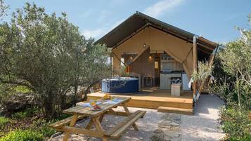 Cabin | Outdoor dining