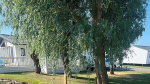 Property grounds - DJD ,Country Style Luxury Lodge, Manor Park Sleeps 4 (Hunstanton)