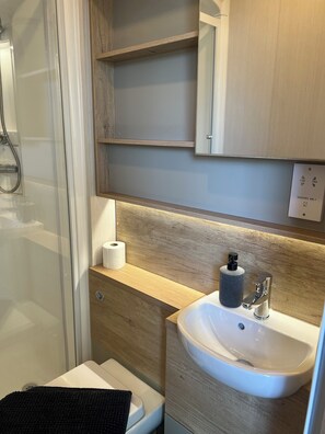 Shower, hair dryer, toilet paper - DJD ,Country Style Luxury Lodge, Manor Park Sleeps 4 (Hunstanton)