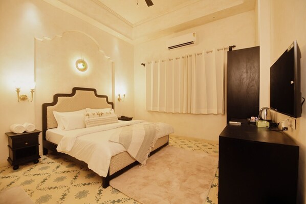 Desk, free WiFi - Sadri Haveli - Boutique Heritage Hotel (Udaipur)