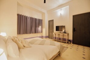 Desk, free WiFi - Sadri Haveli - Boutique Heritage Hotel (Udaipur)