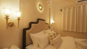 Desk, free WiFi, bed sheets