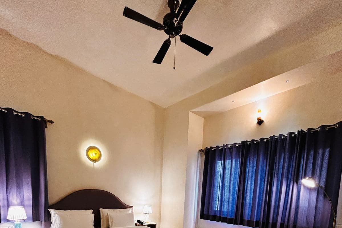 Desk, free WiFi, bed sheets