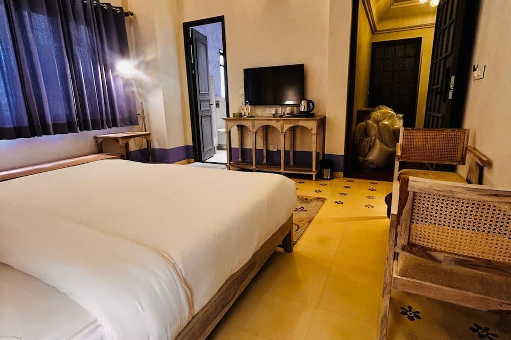 SADRI HAVELI - Heritage Stay by the Lake